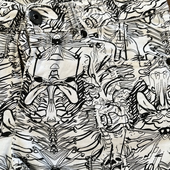 DEX Shorts- Black and White - Picture 7 of 9